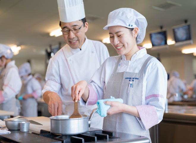 和食・洋食・中華、製菓・製パンのプロの講師から学べる授業が豊富