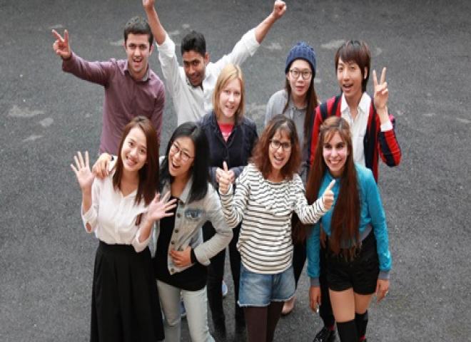 世界15カ国以上の学生が集う国際色豊かなキャンパスで、語学、国際感覚を磨く。